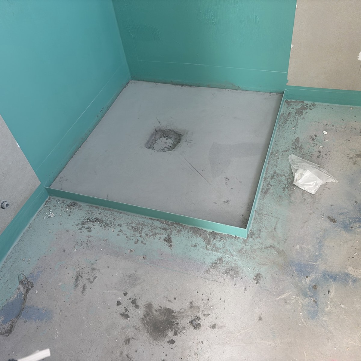 Incomplete waterproofing to an ensuite, recorded on a fixing stage inspection in Craigieburn