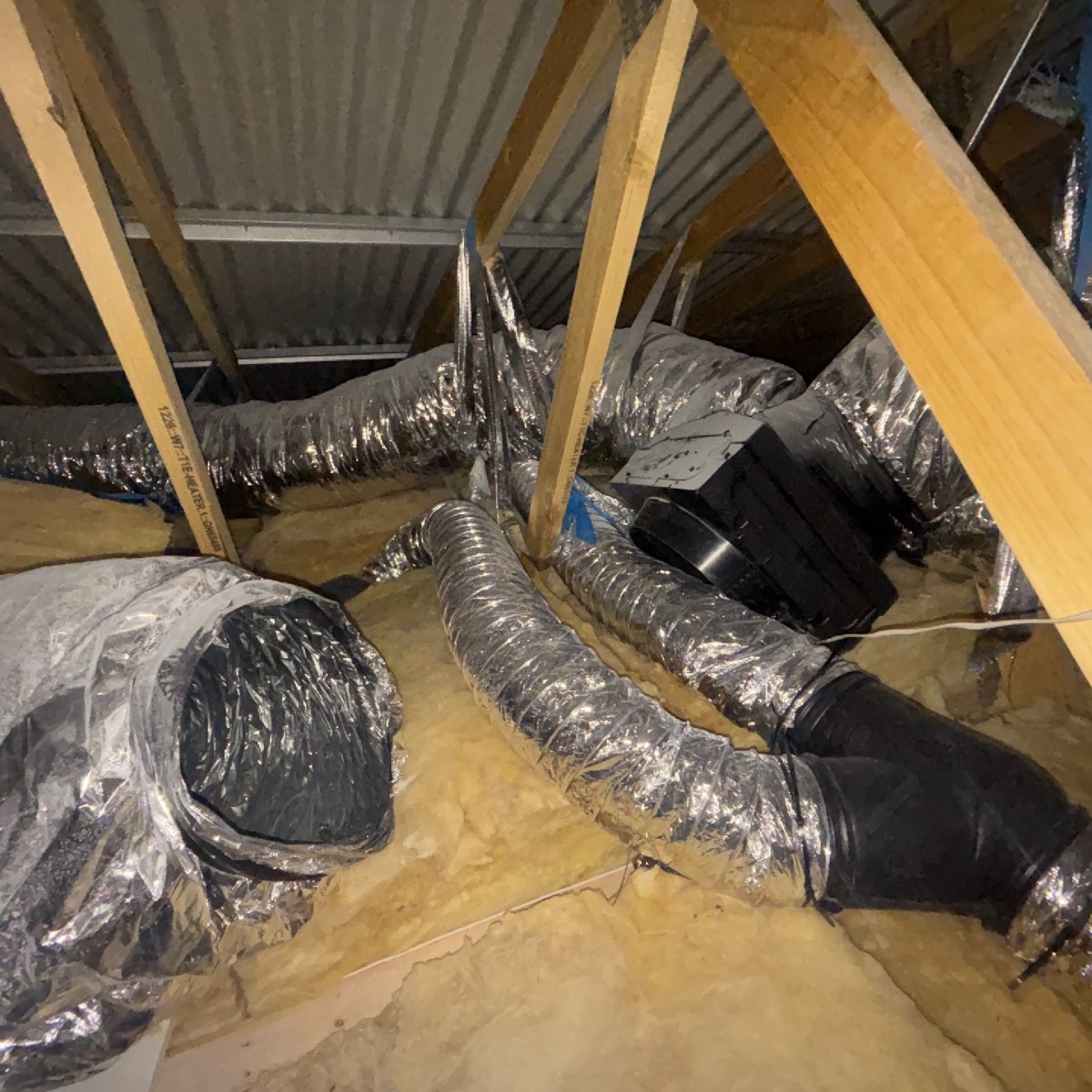 Further disconnected heating and cooling duct, recorded during a pre-handover inspection in Craigieburn
